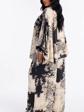 Fashion Nova Oversized Black & Cream Printed Pant Set